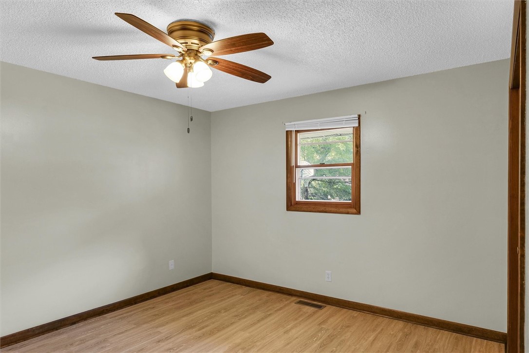 946 Foxcrest Drive Property Photo 9