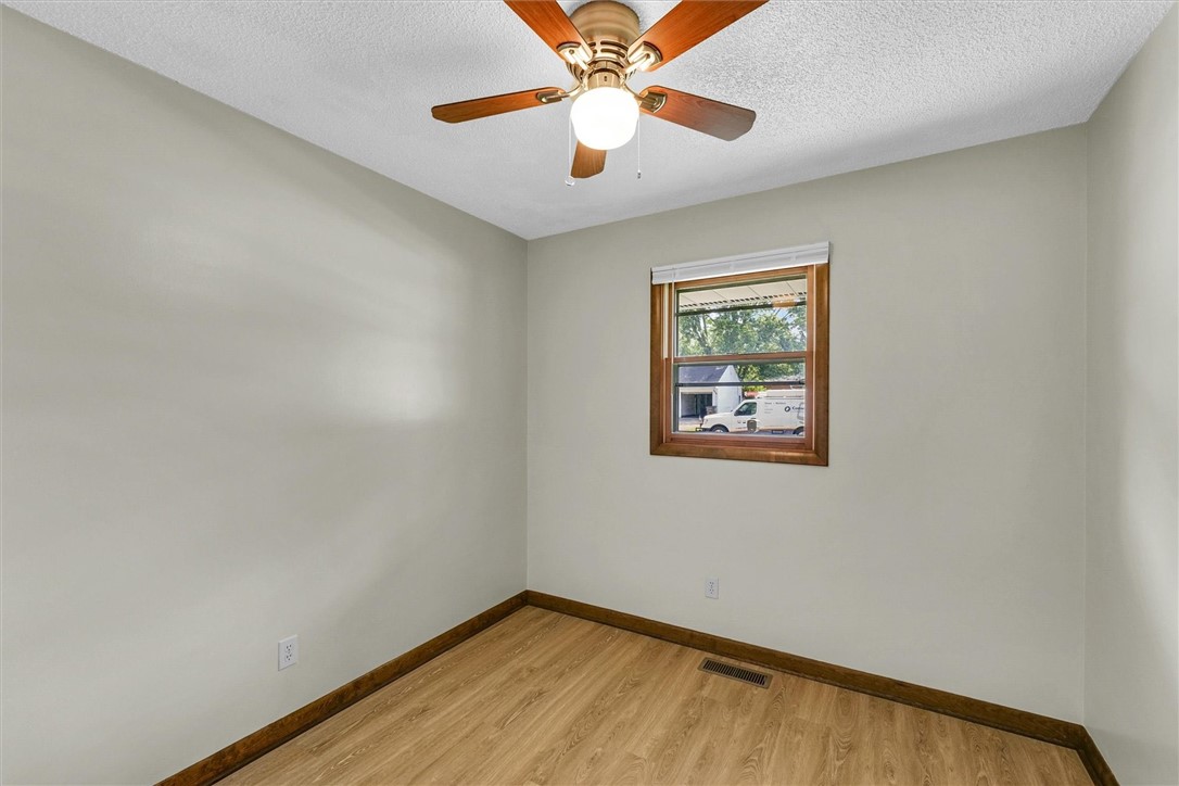 946 Foxcrest Drive Property Photo 11