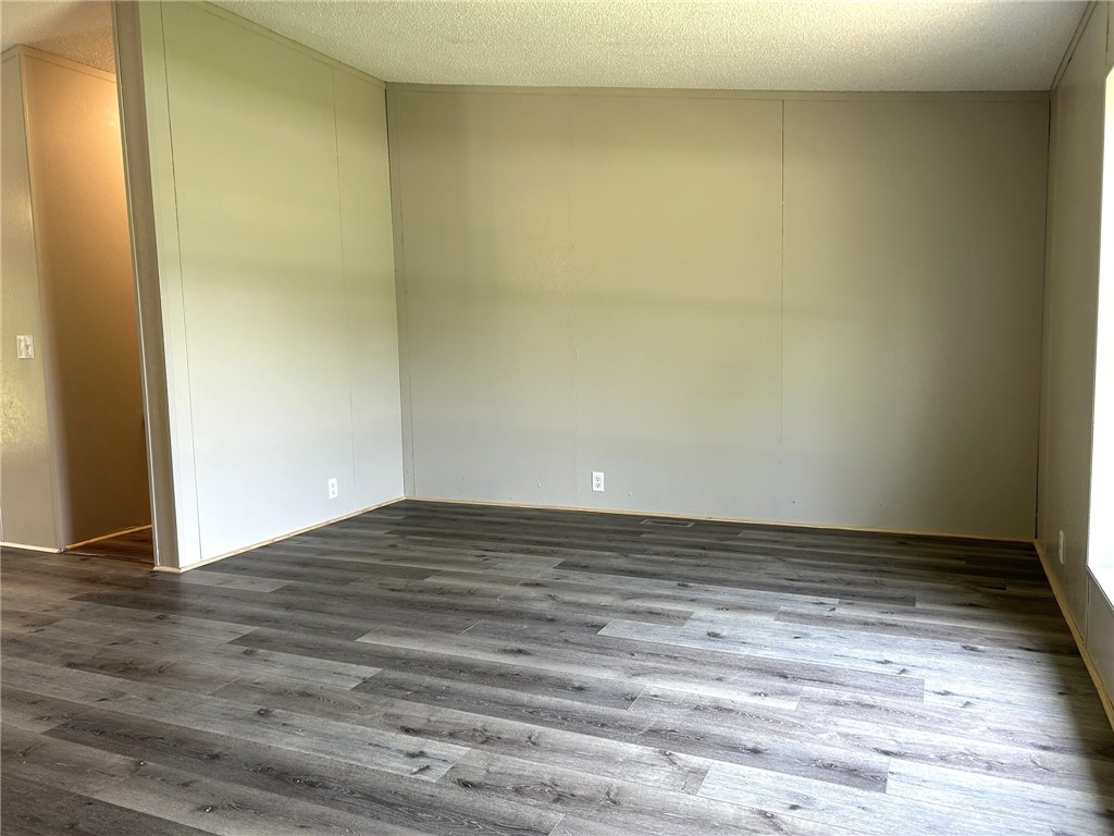 305 W Main Street Property Photo 4