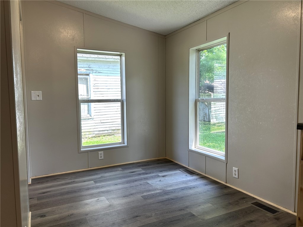 305 W Main Street Property Photo 10
