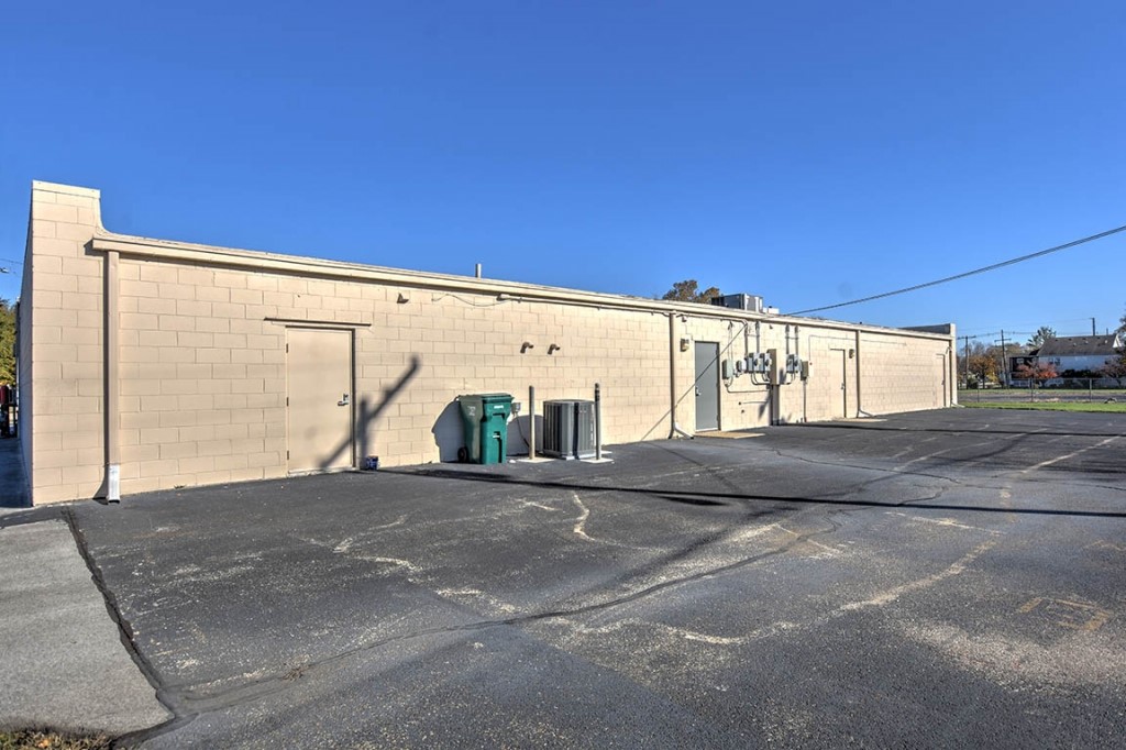 255 E Grand Avenue Property Photo 2