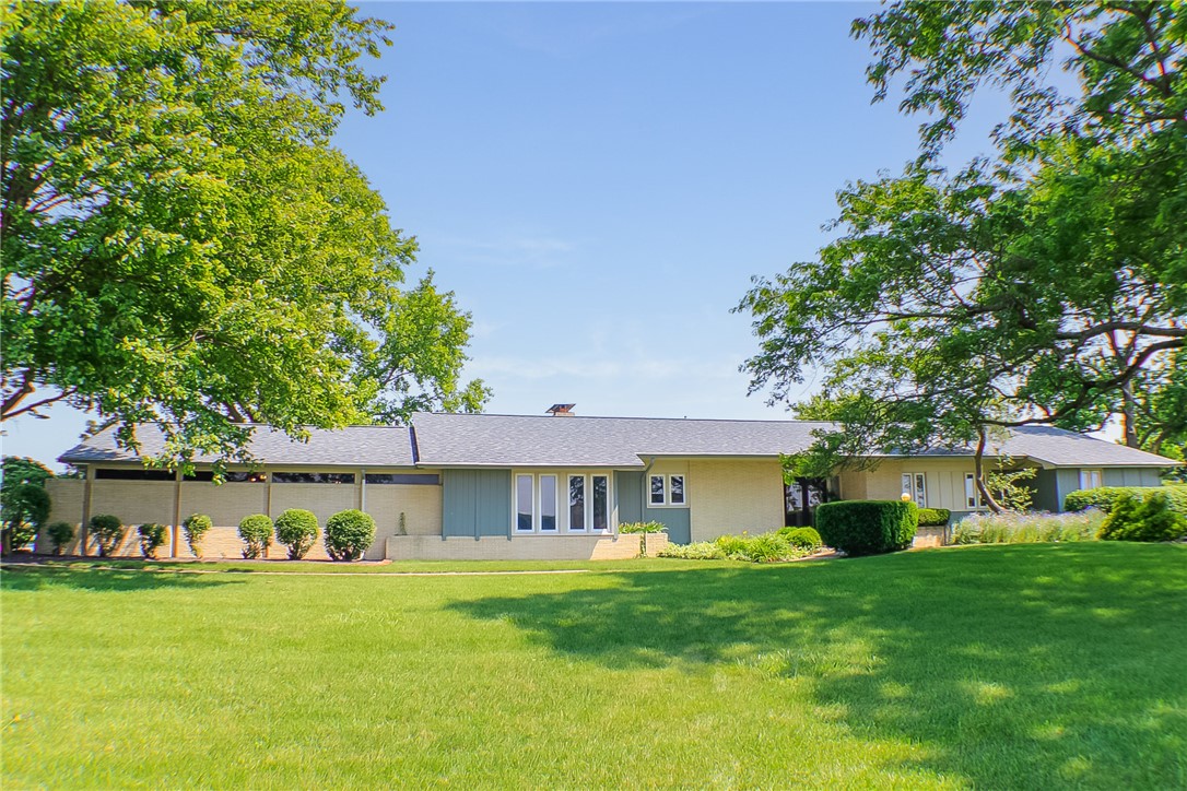 400 Country Club Road Property Photo 3