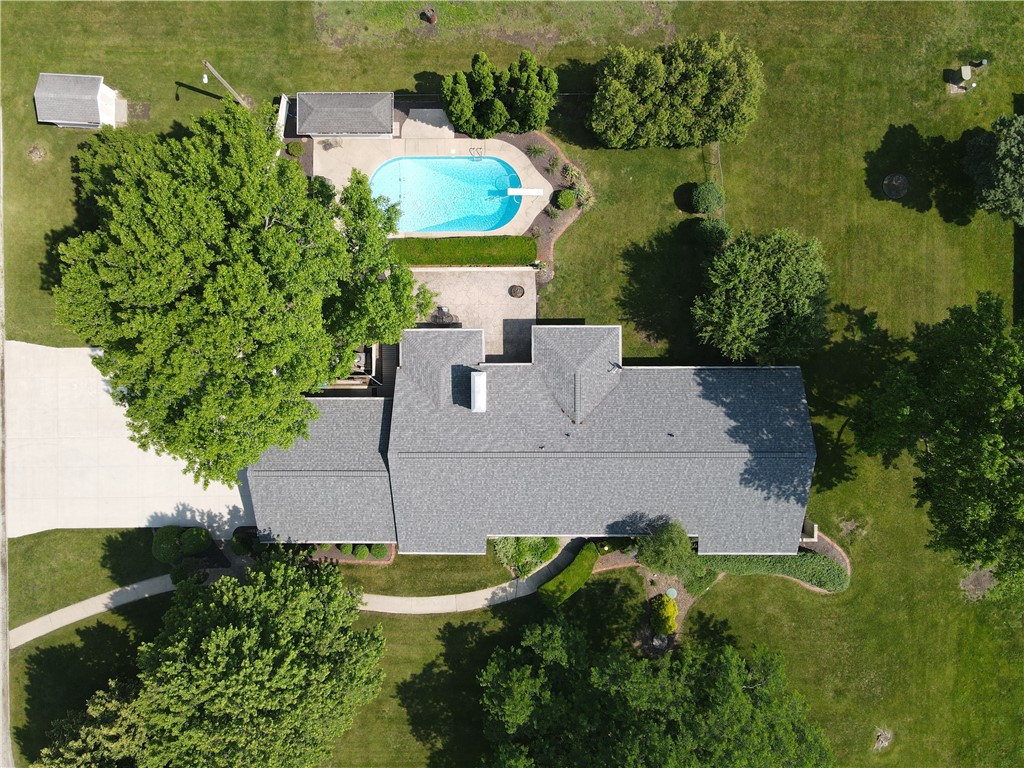 400 Country Club Road Property Photo 6