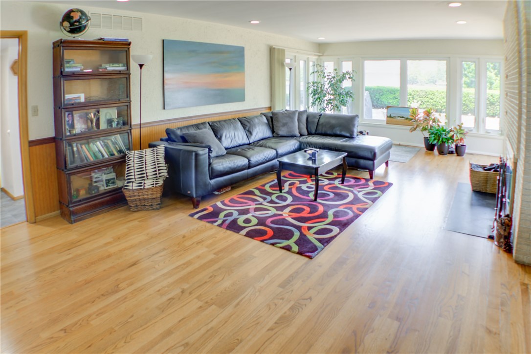 400 Country Club Road Property Photo 14