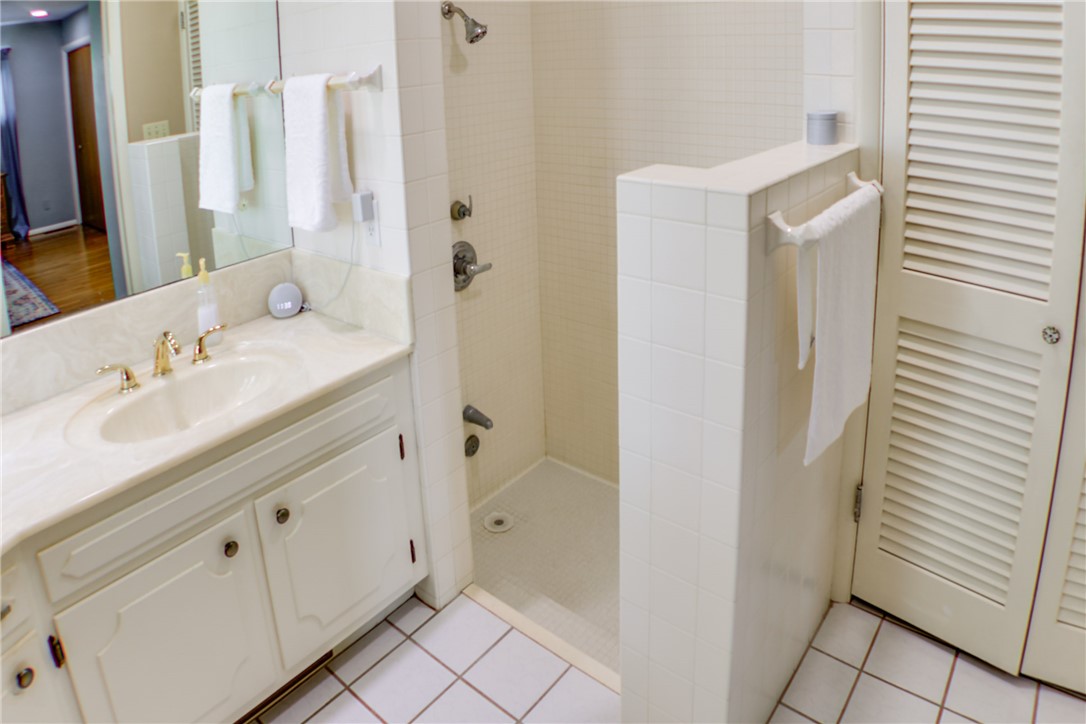 400 Country Club Road Property Photo 21