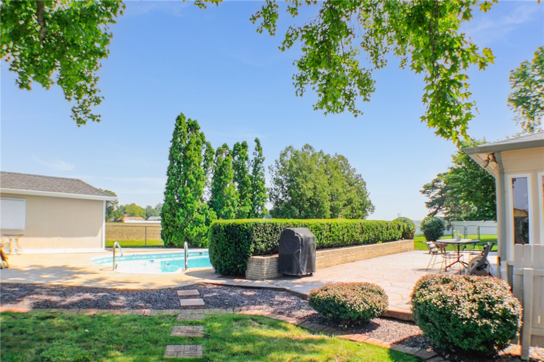 400 Country Club Road Property Photo 34