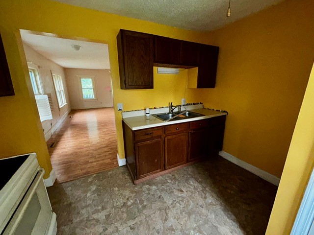 1010 N Summit Avenue Property Photo 9