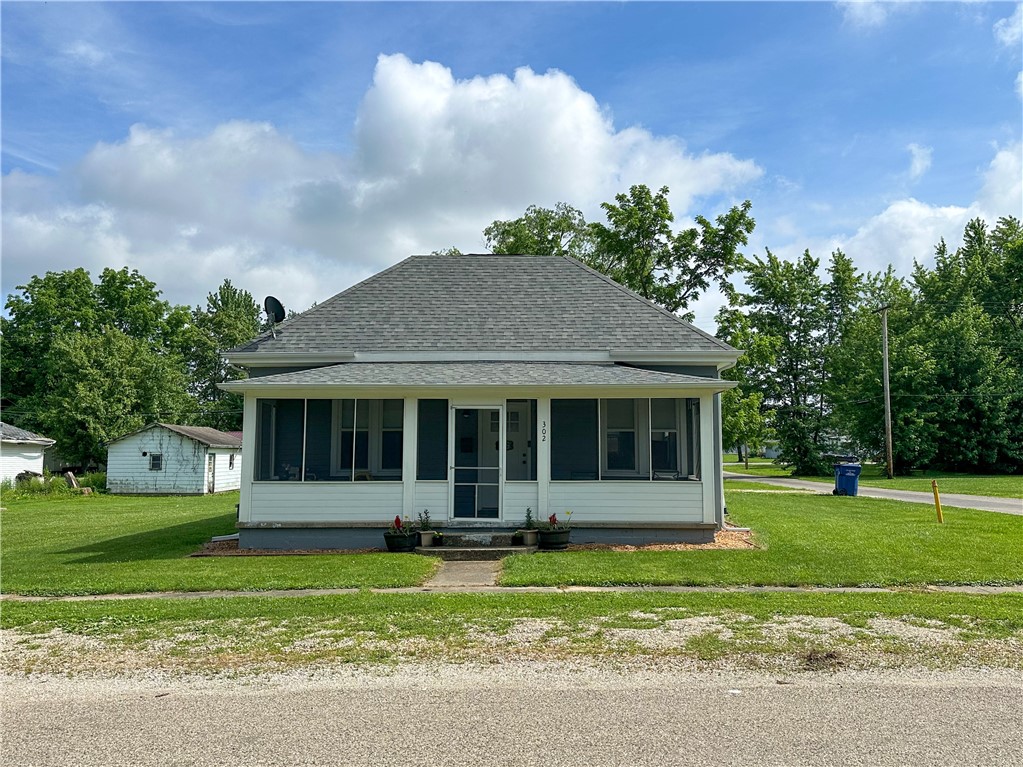302 E Van Buren Street Property Photo