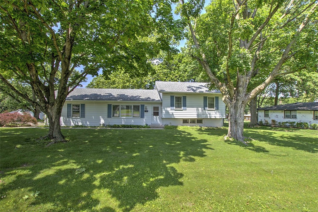 3333 N University Avenue Property Photo