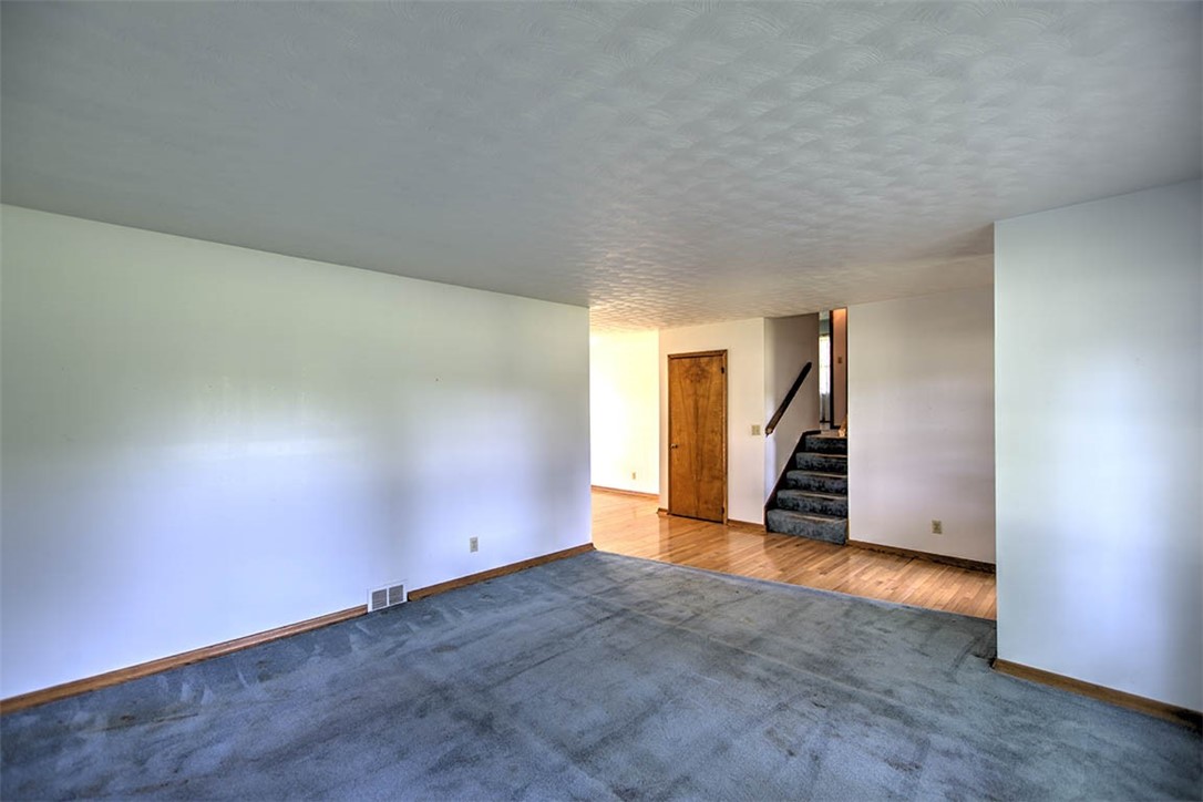 3333 N University Avenue Property Photo 8