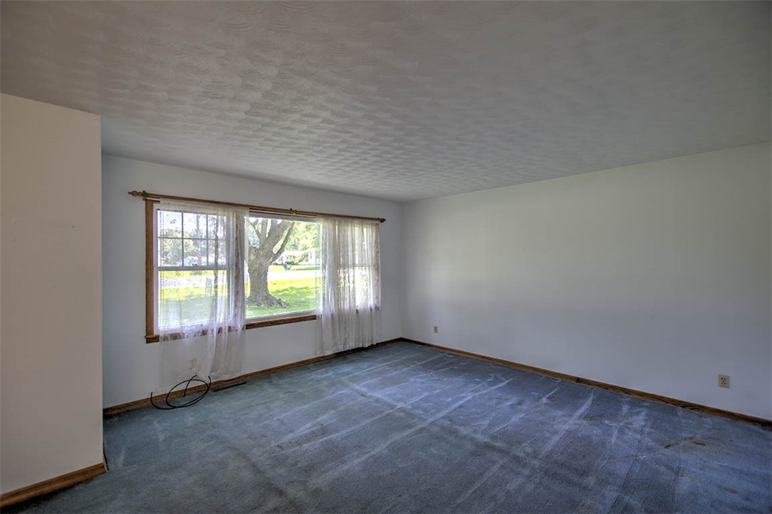 3333 N University Avenue Property Photo 9