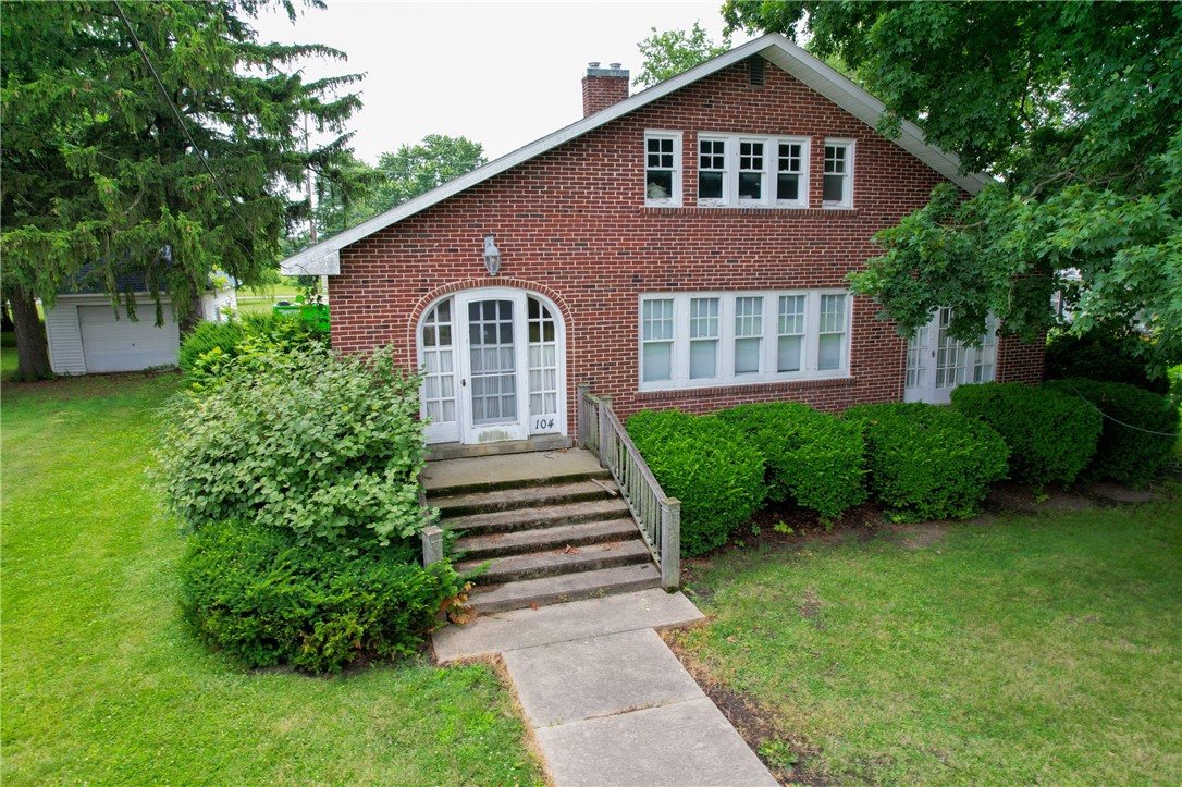 104 E North Street Property Photo 2