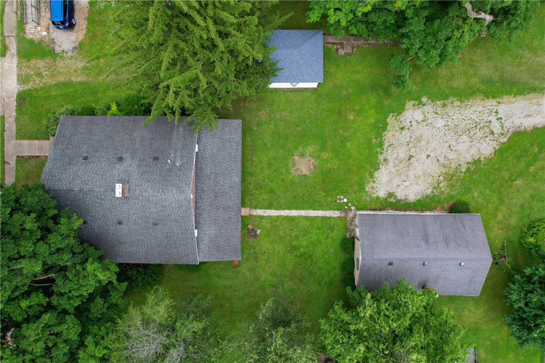 104 E North Street Property Photo 4