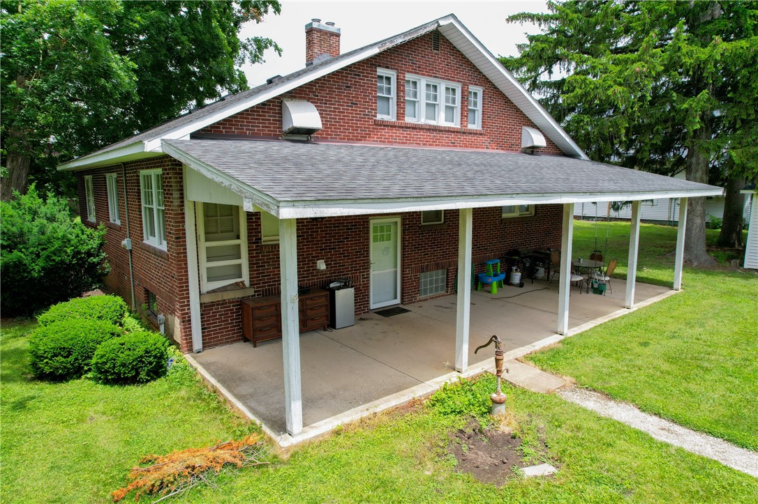 104 E North Street Property Photo 8