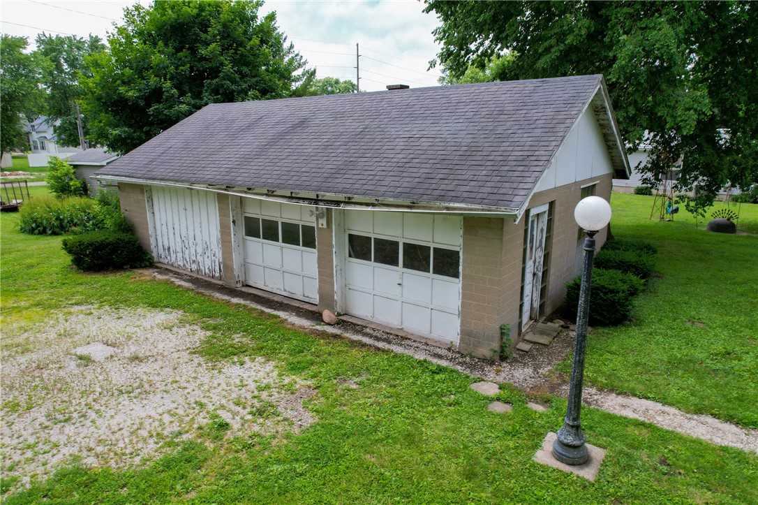 104 E North Street Property Photo 9