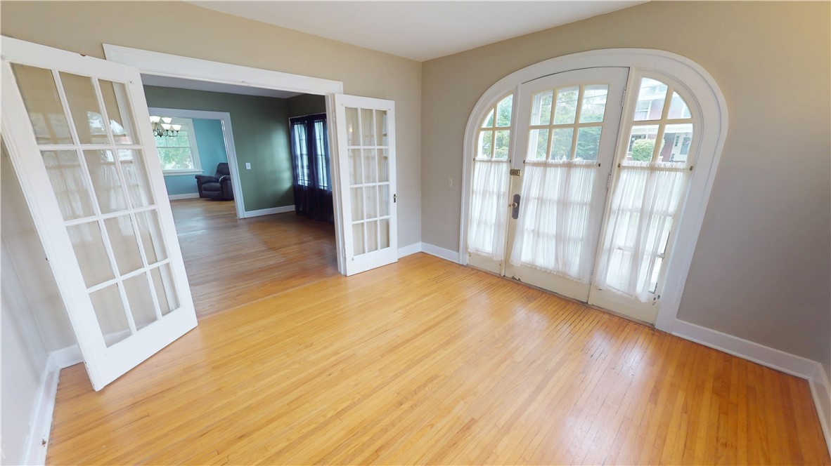 104 E North Street Property Photo 11