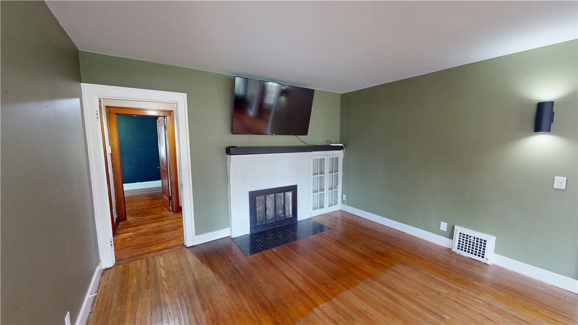 104 E North Street Property Photo 14