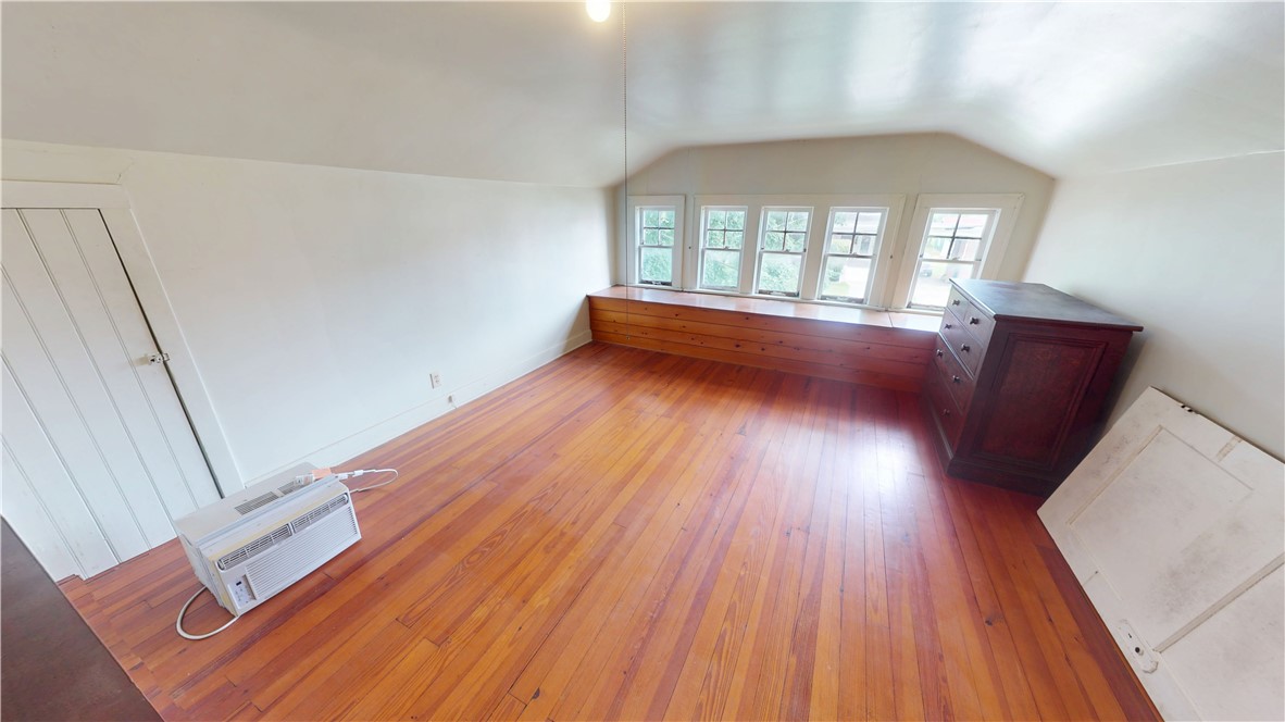 104 E North Street Property Photo 36