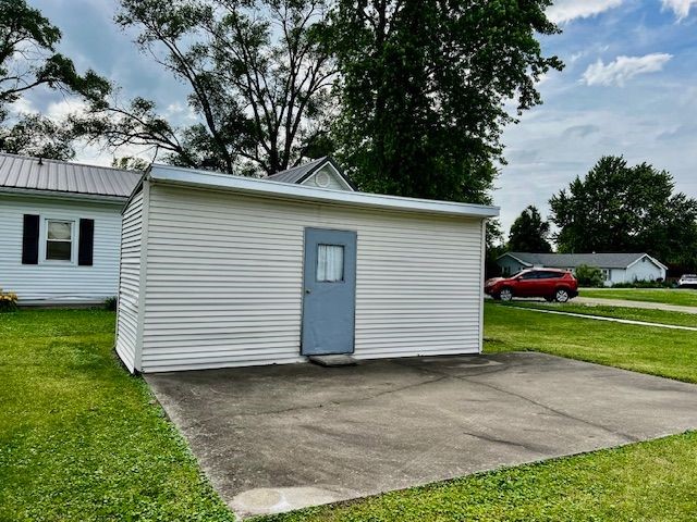 311 E Collett Street Property Photo 4