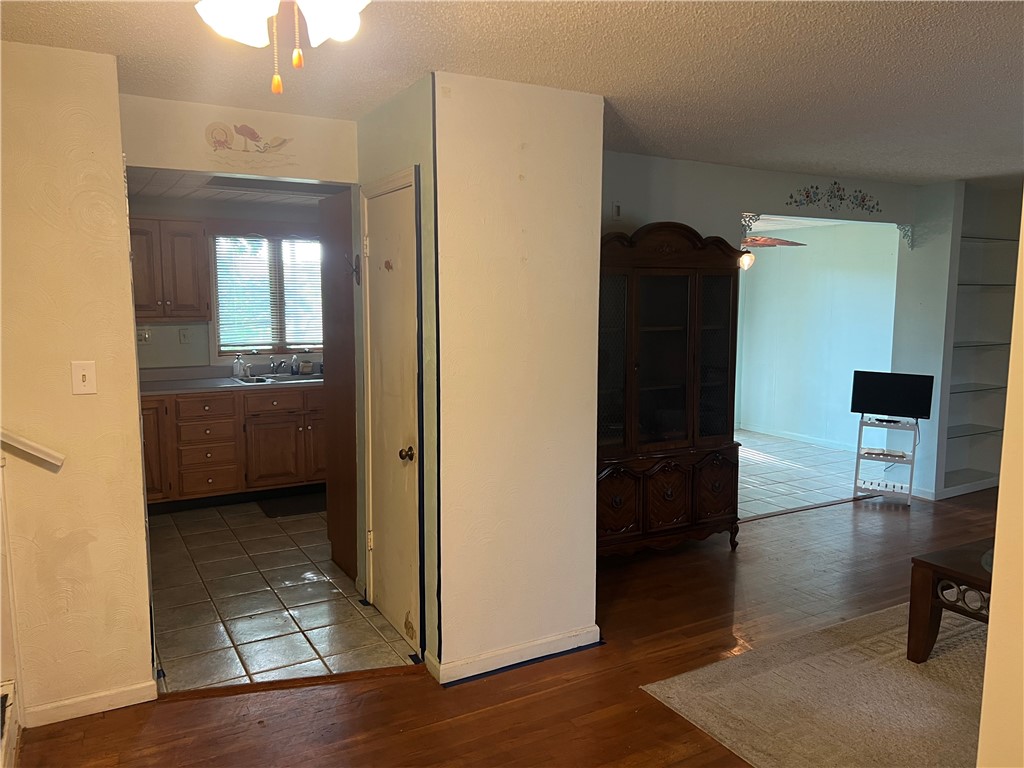 1017 N Linden Avenue Property Photo 2