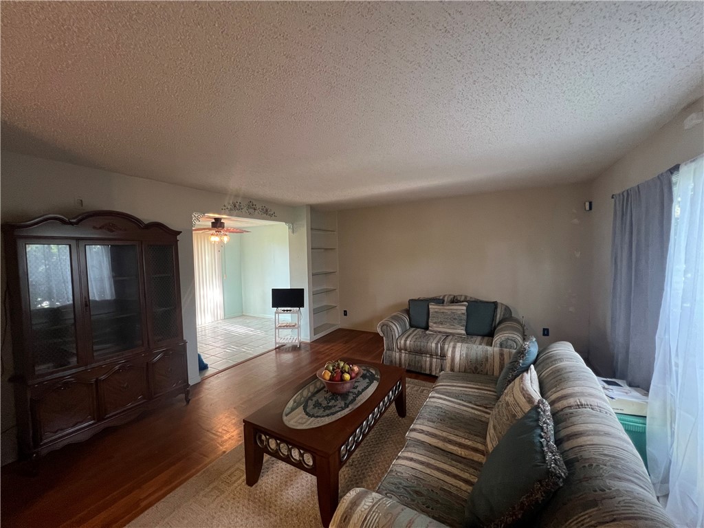 1017 N Linden Avenue Property Photo 3
