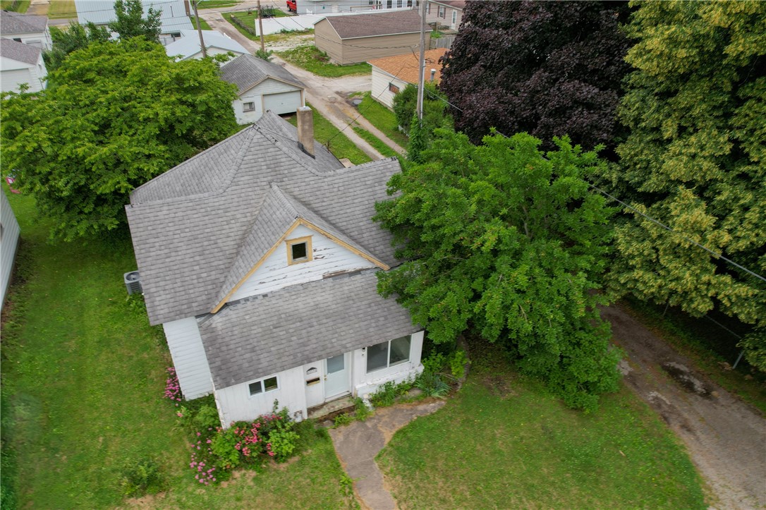 217 E Oak Street Property Photo 3