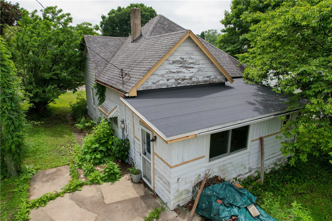 217 E Oak Street Property Photo 4