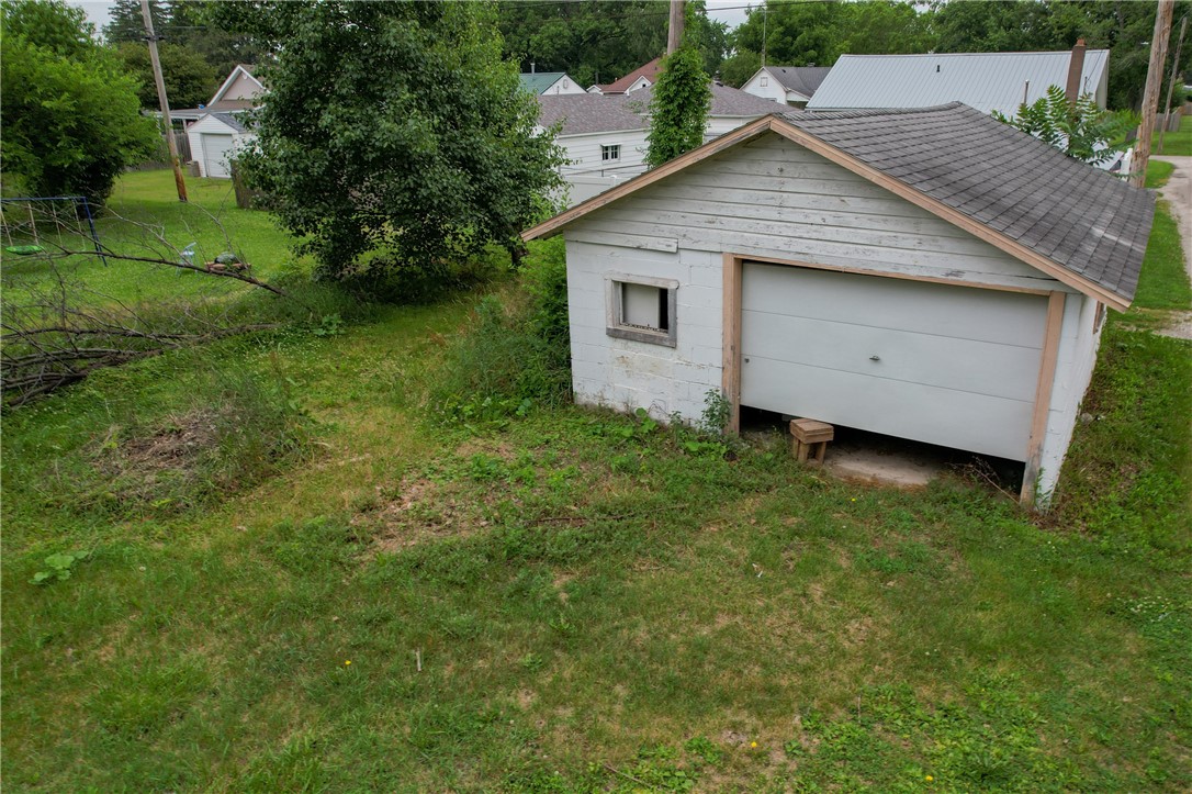 217 E Oak Street Property Photo 5