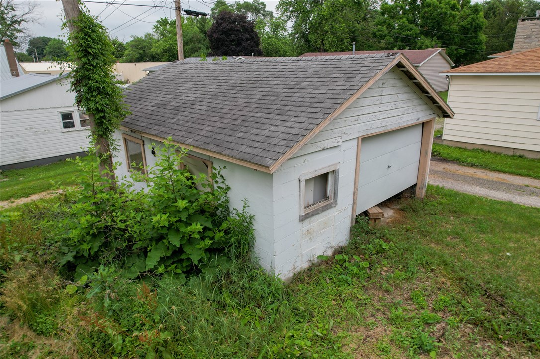 217 E Oak Street Property Photo 6