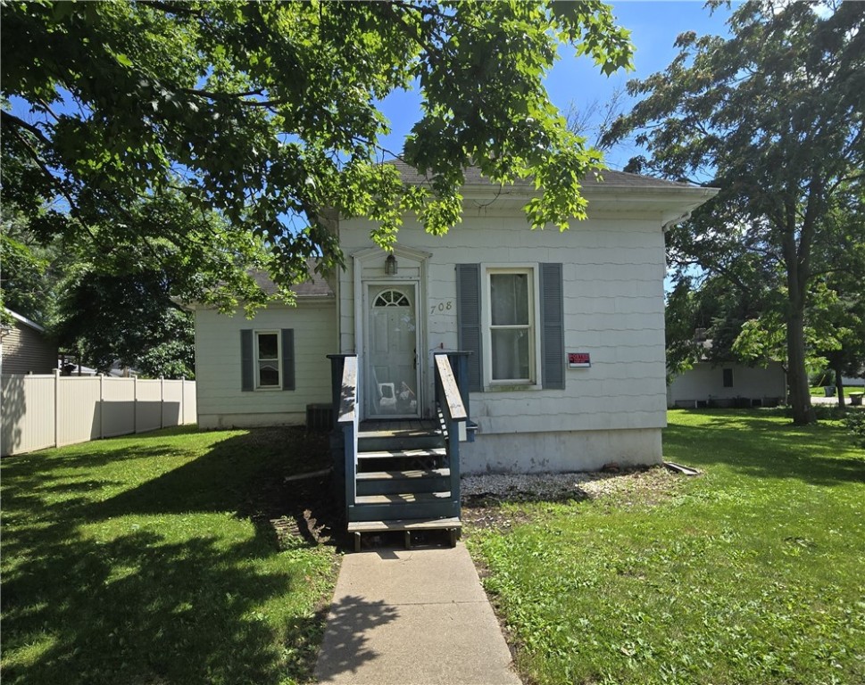 708 E Washington Street Property Photo