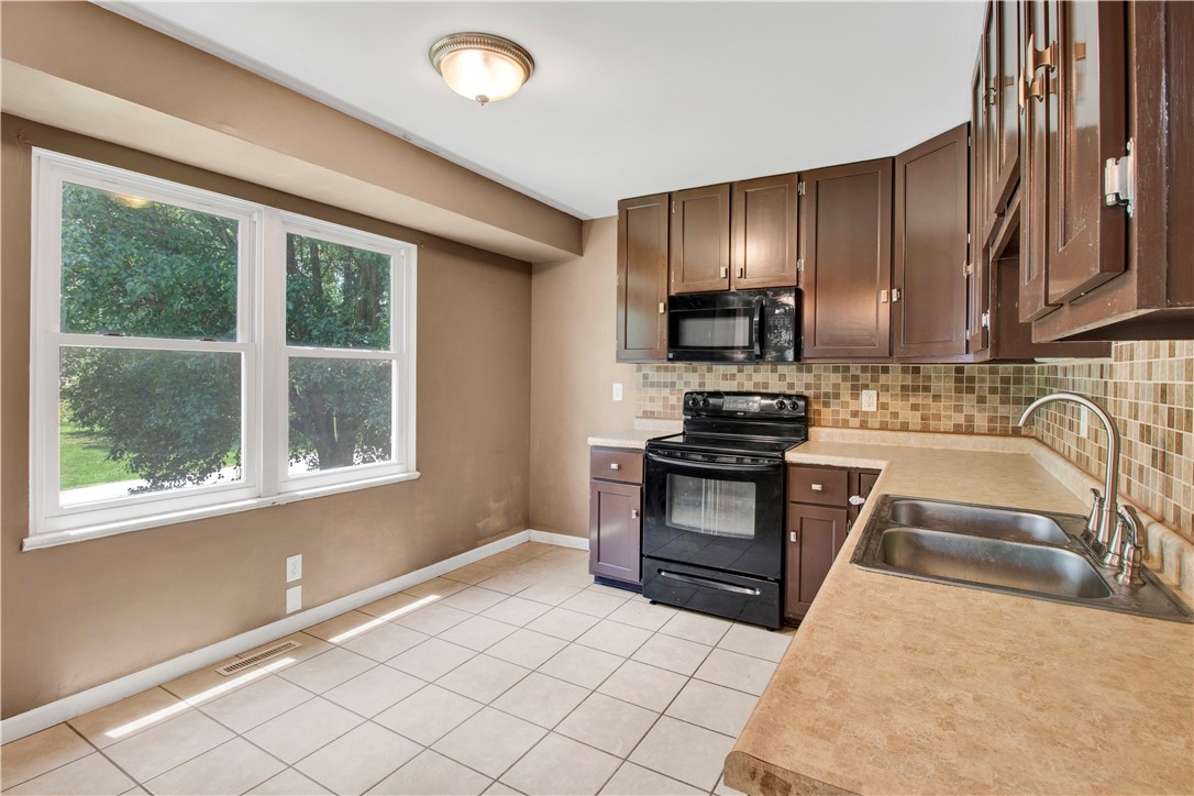 10096 E Heritage Drive Property Photo 4