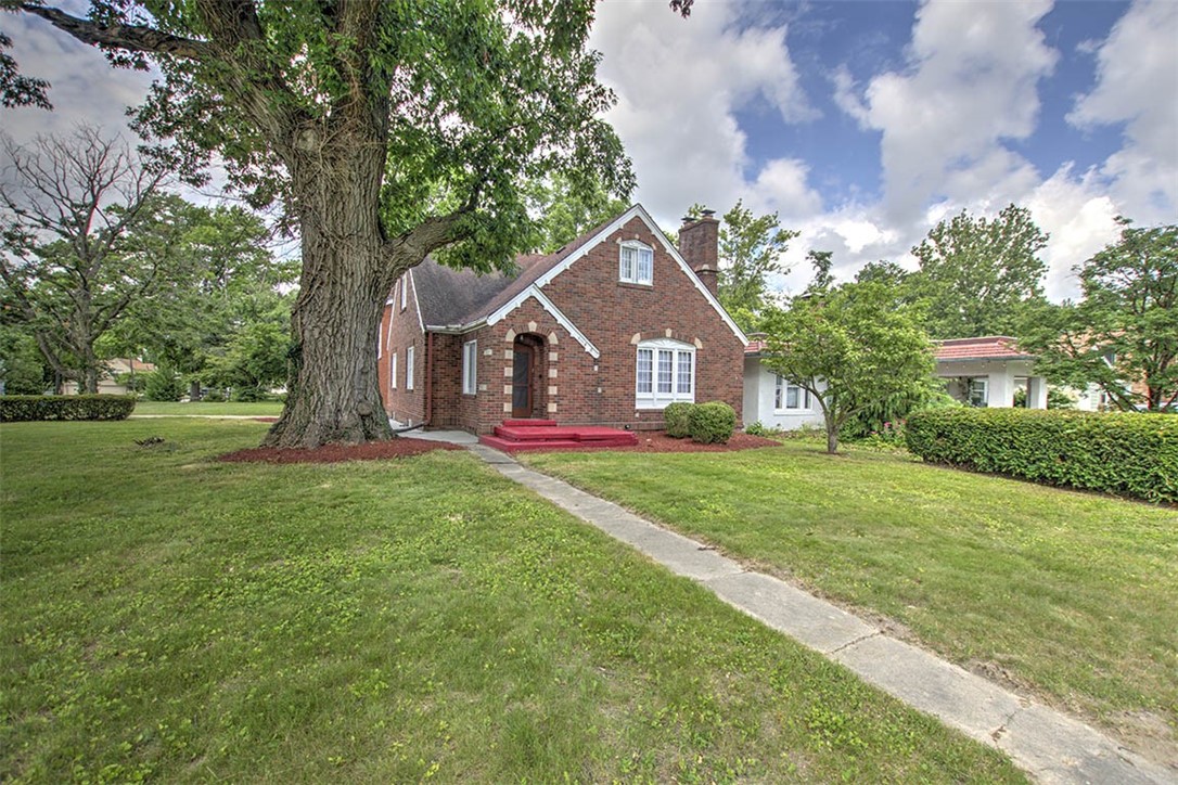 311 Oakcrest Avenue Property Photo