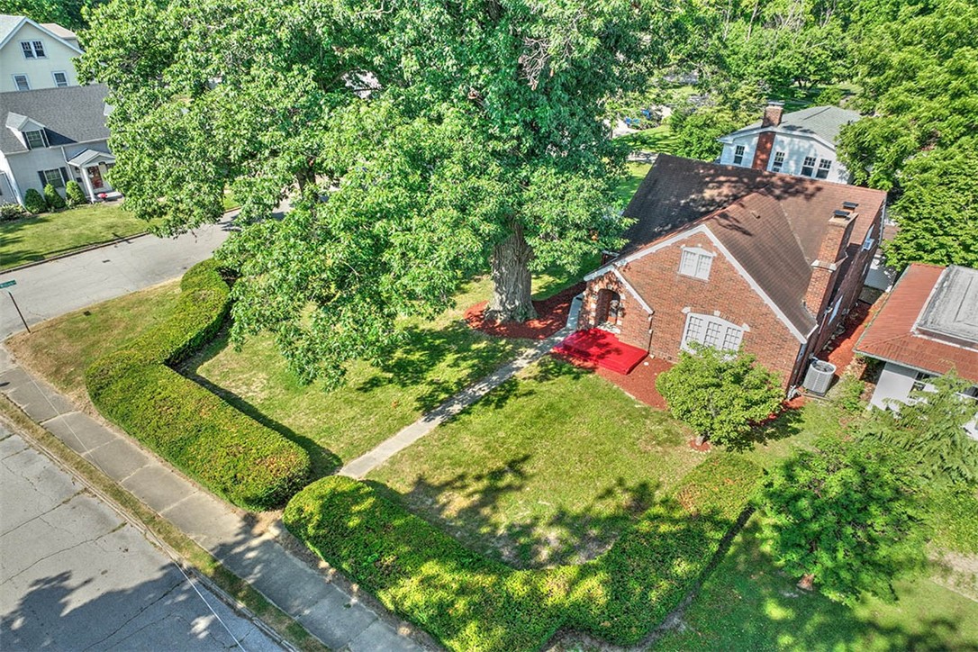 311 Oakcrest Avenue Property Photo 2