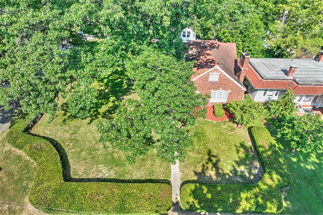 311 Oakcrest Avenue Property Photo 3