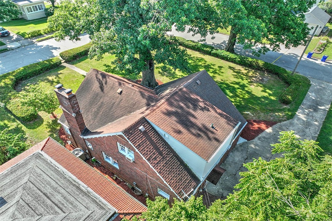 311 Oakcrest Avenue Property Photo 4