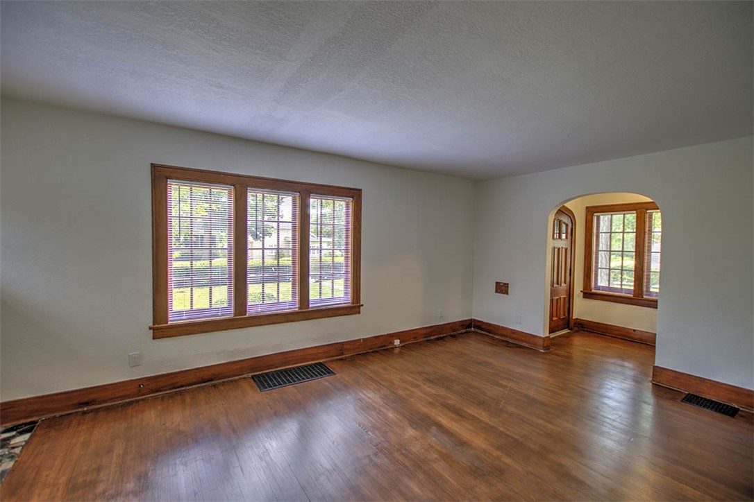311 Oakcrest Avenue Property Photo 7