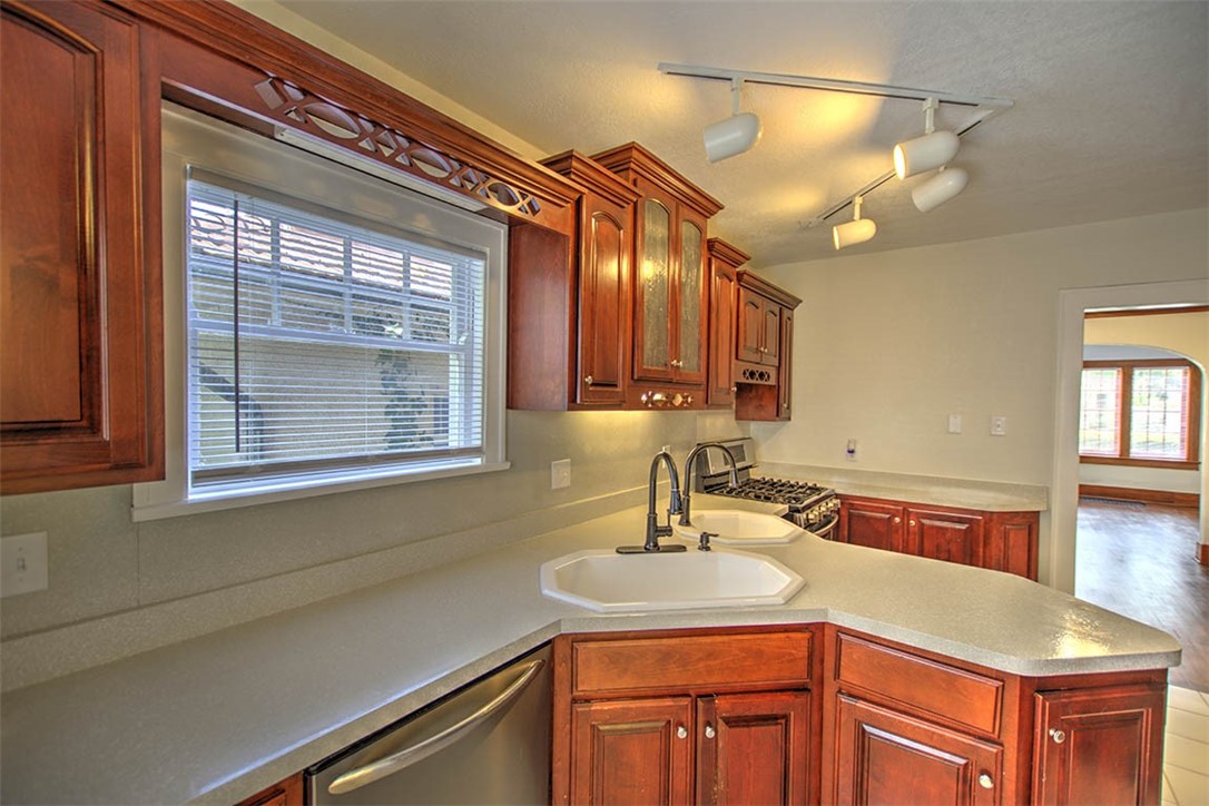 311 Oakcrest Avenue Property Photo 11