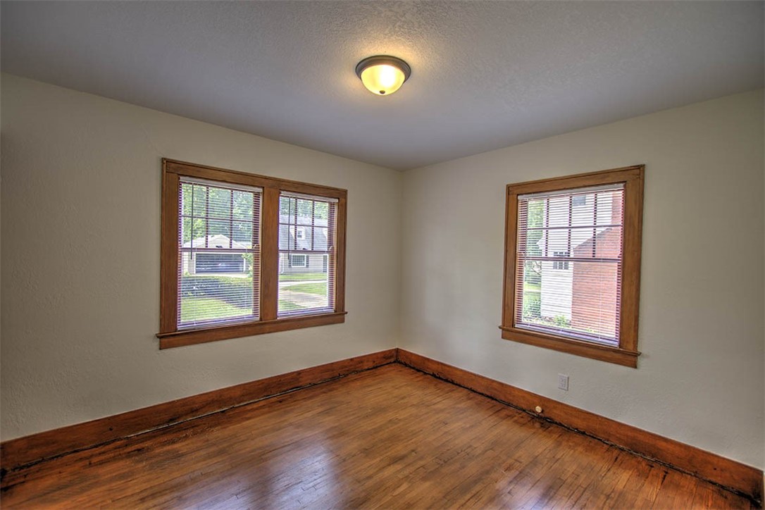 311 Oakcrest Avenue Property Photo 14