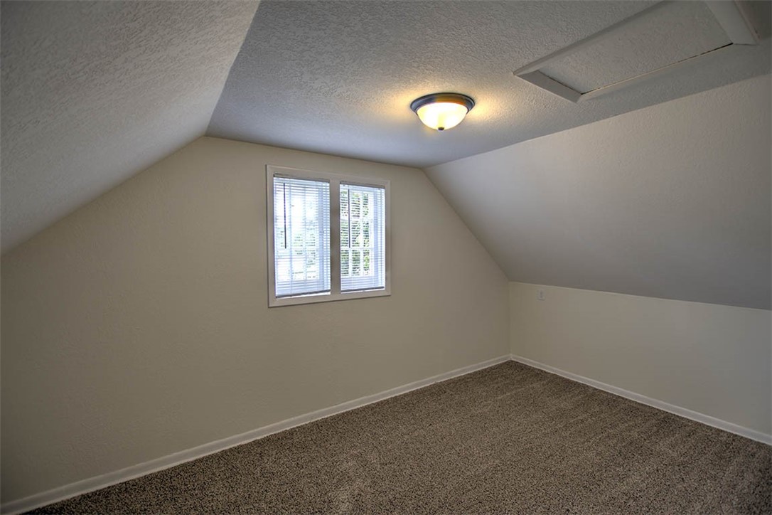 311 Oakcrest Avenue Property Photo 17