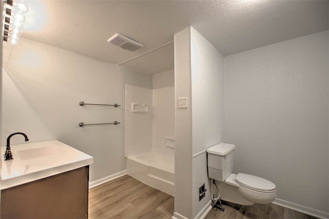 311 Oakcrest Avenue Property Photo 18