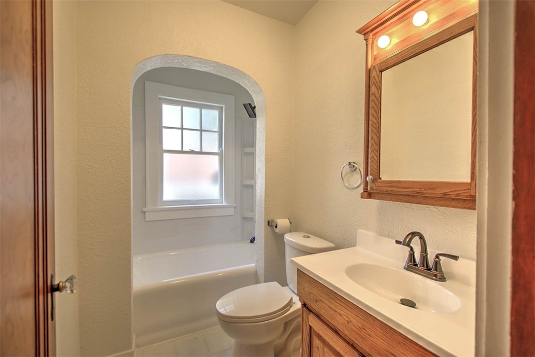 311 Oakcrest Avenue Property Photo 20