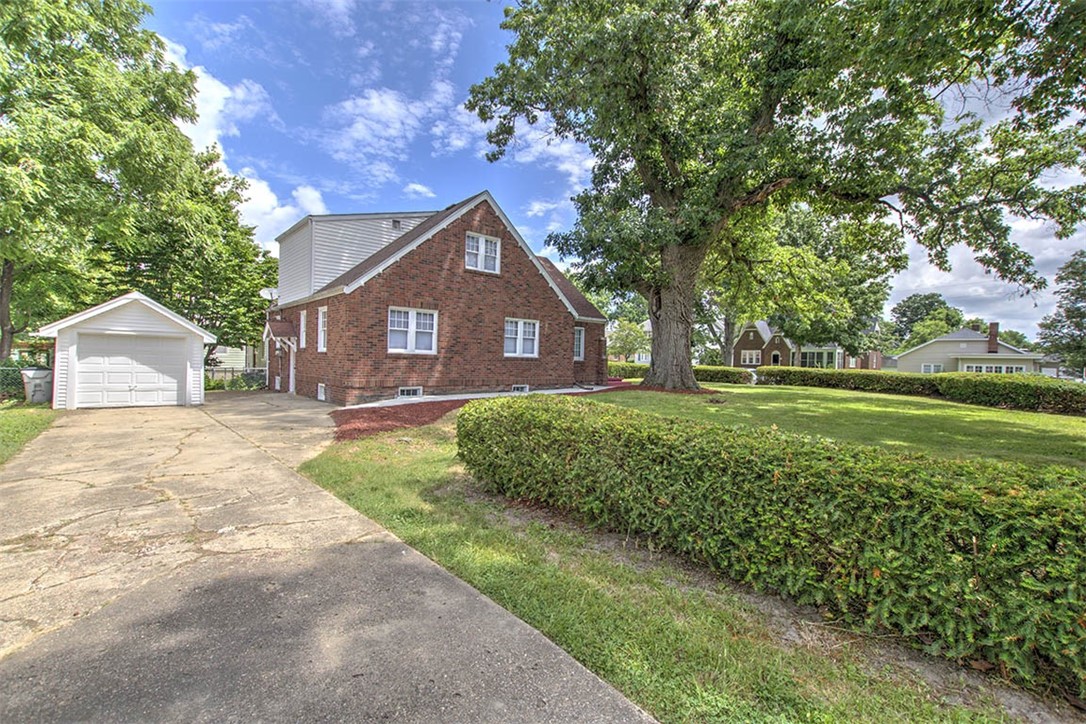 311 Oakcrest Avenue Property Photo 31