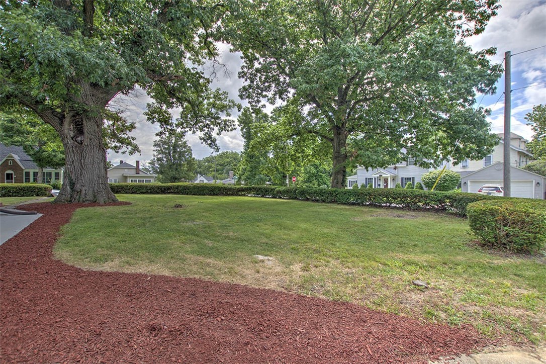 311 Oakcrest Avenue Property Photo 33