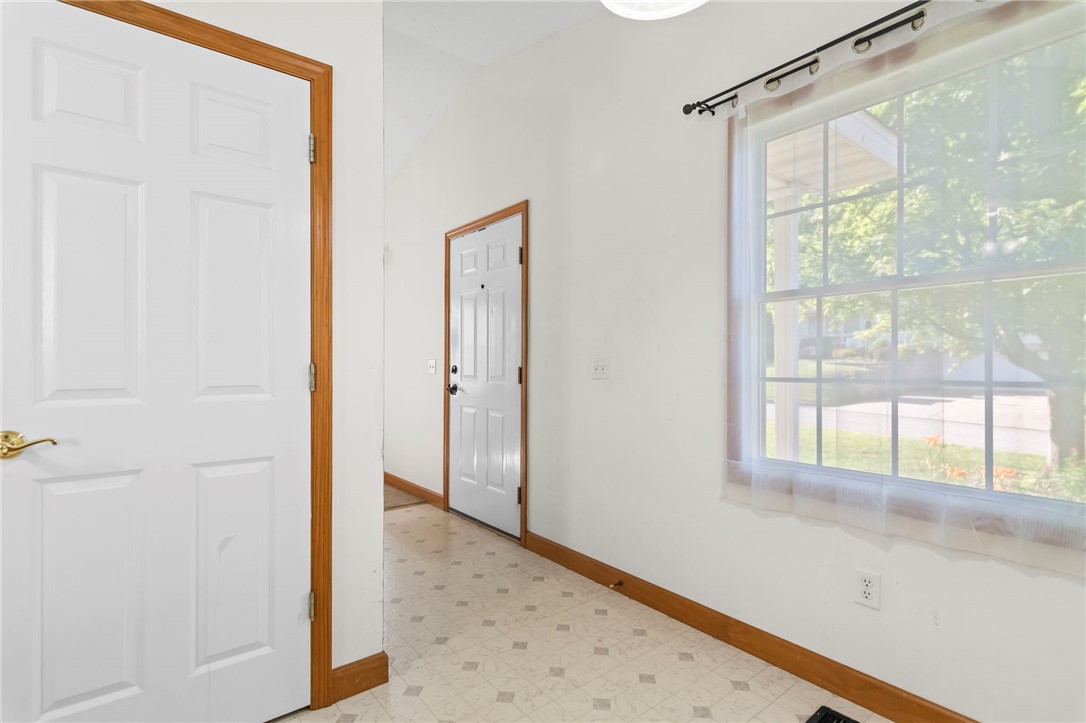 2819 E Wood Street Property Photo 4
