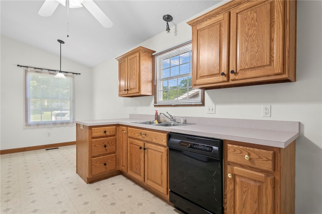 2819 E Wood Street Property Photo 9