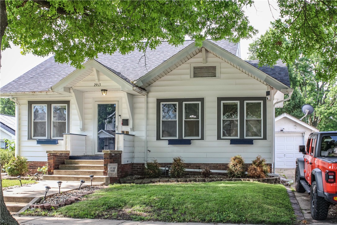 2913 Champaign Avenue Property Photo 1