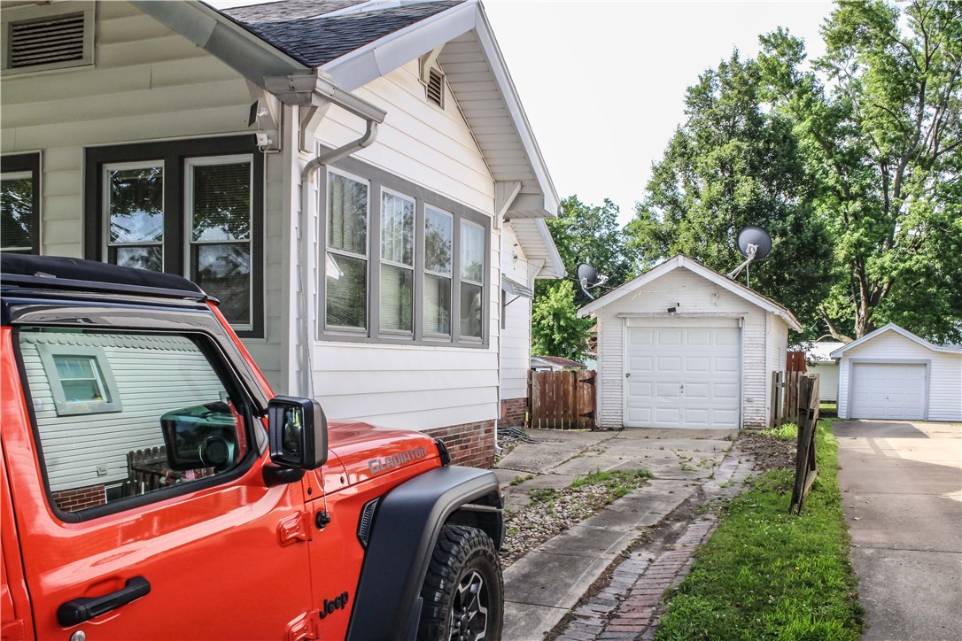 2913 Champaign Avenue Property Photo 3