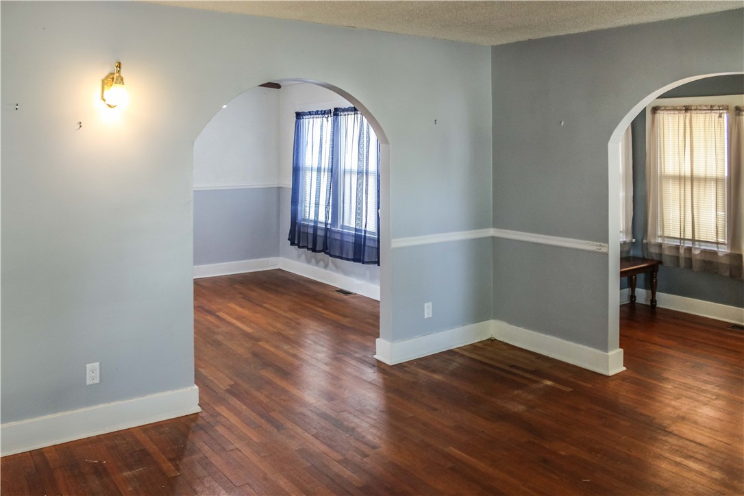 2913 Champaign Avenue Property Photo 4