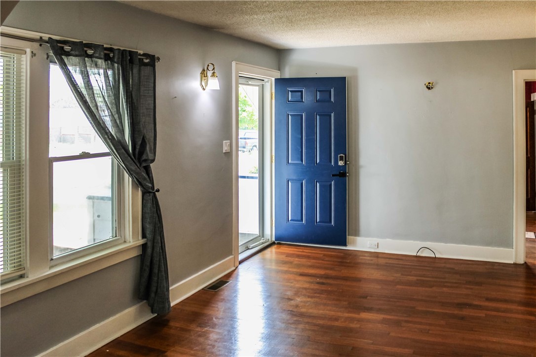 2913 Champaign Avenue Property Photo 6