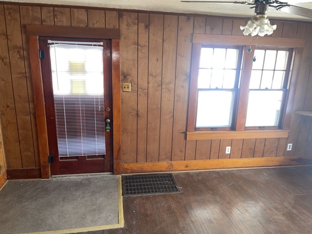 880 W Olive Street Property Photo 2